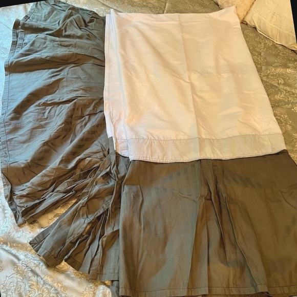 Olive Green Ruffled Bed Skirt Full/Double 54x75 Pleated Dust Ruffle 12” Drop - Picture 3 of 4